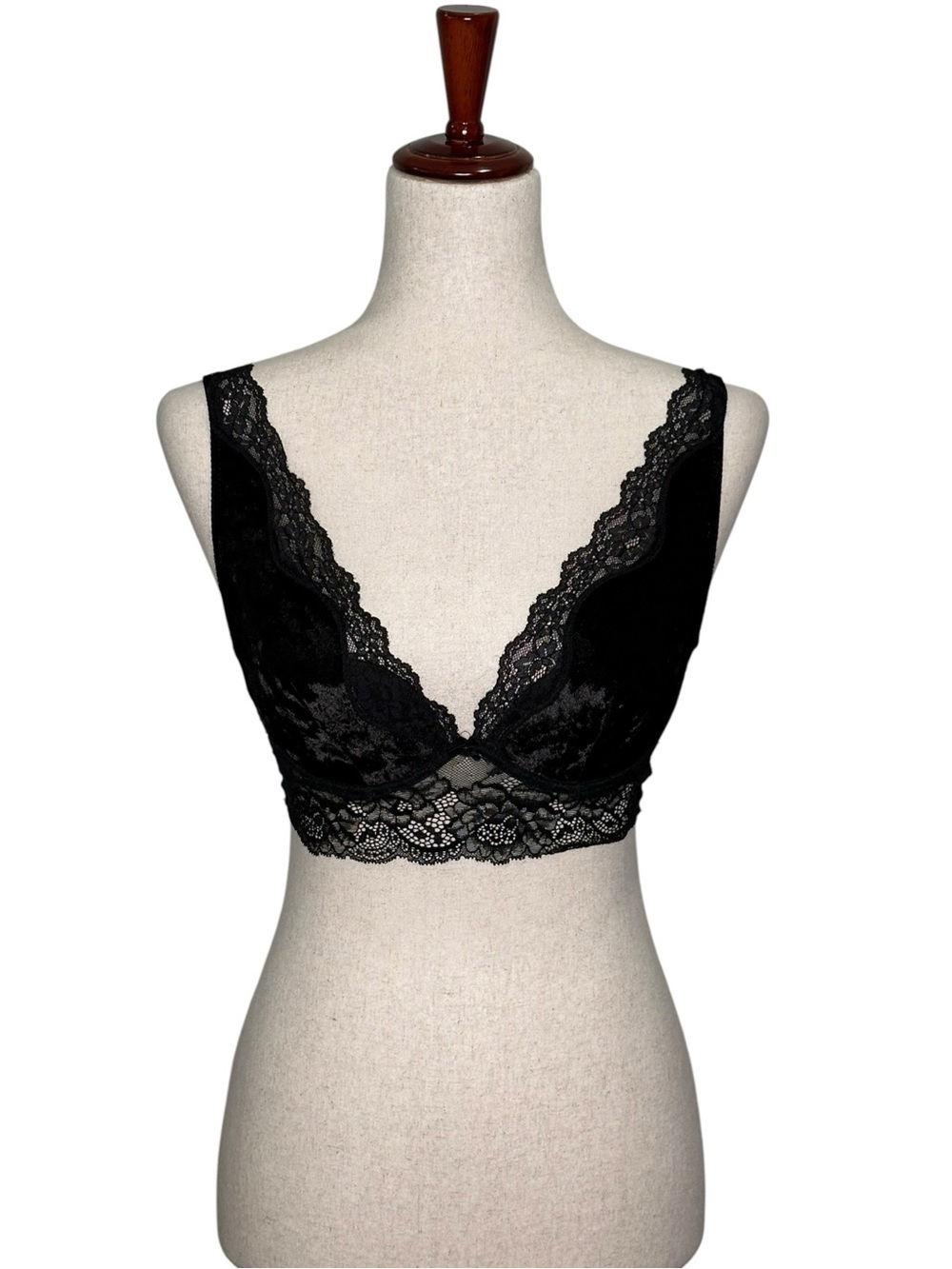 intimissimi Black Lace and velvet Plunge Bralette. Lingerie. Sexy. Layering. S